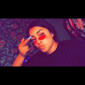 Meet your Posher, Caroline